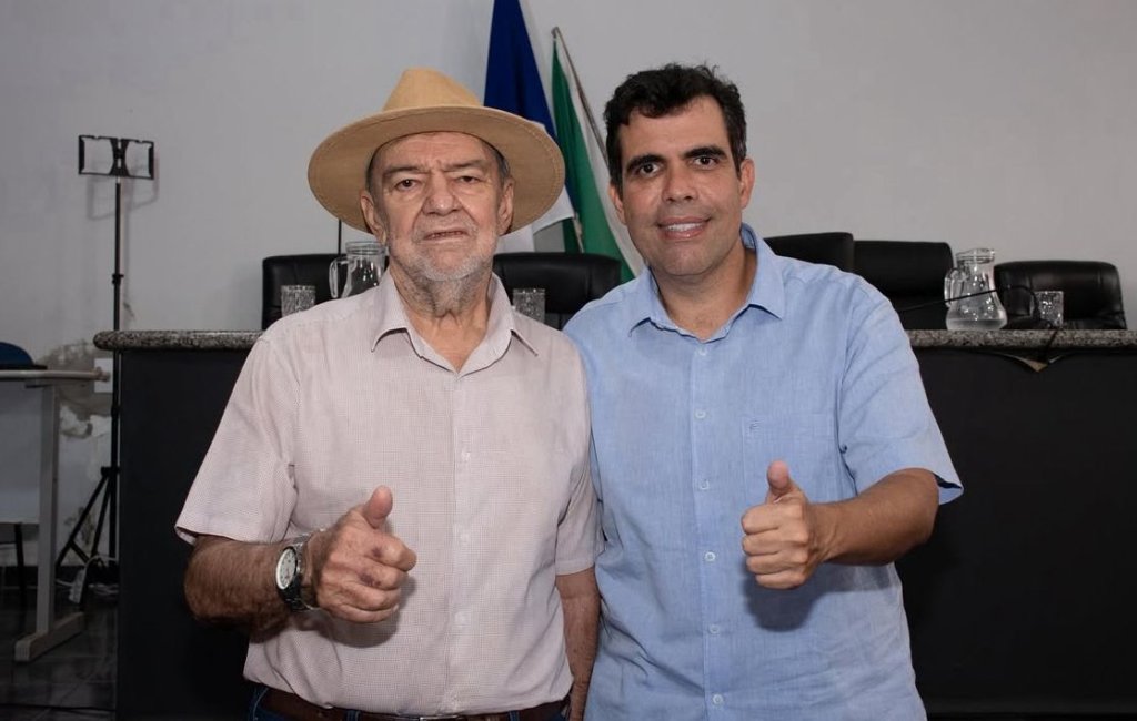 Antônio do Bar assina ordem de serviço com apoio de Ricardo Ayres para nova quadra no Itaúba
