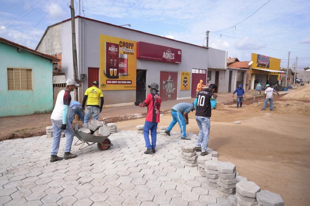 Prefeitura inicia ações com recuperação emergencial da Rua Brasil, no bairro São Pedro