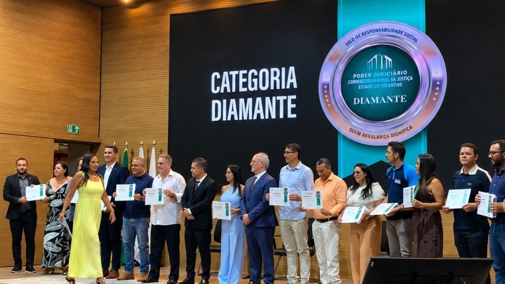 Prefeitura de Augustinópolis recebe Selo Diamante por atuação na regularização fundiária